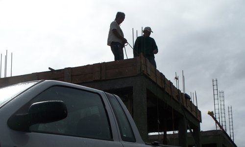 ¿Tengo que firmar un contrato con el constructor?